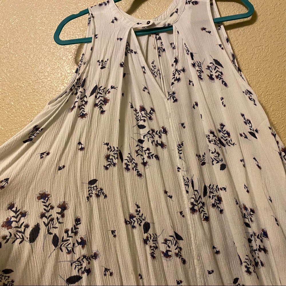 Free People sleeveless Tunic Top/Blouse Pockets sz S white with blue floral